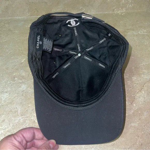 CHANEL Black Cap with White Detailing Made in Italy - Picture 3 of 4